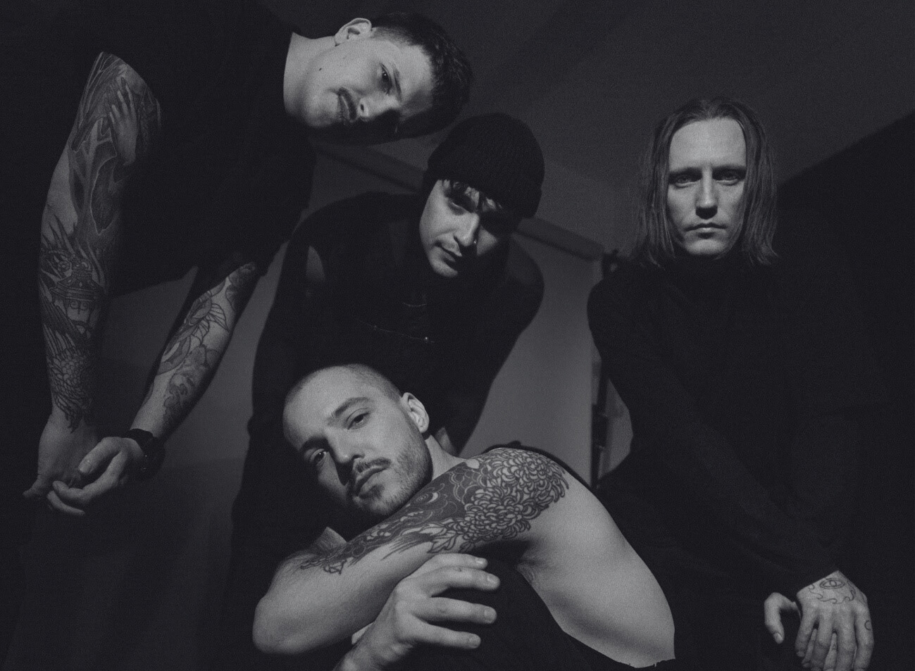 Between Despair and Hope: Space of Variations Reveal “Parallel&nbsp;Realities”