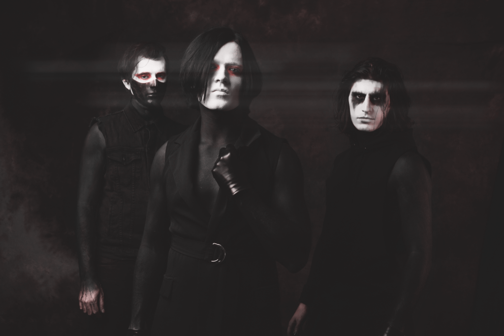 Heartlay Explore a Darker Side with New Single “Medicate”